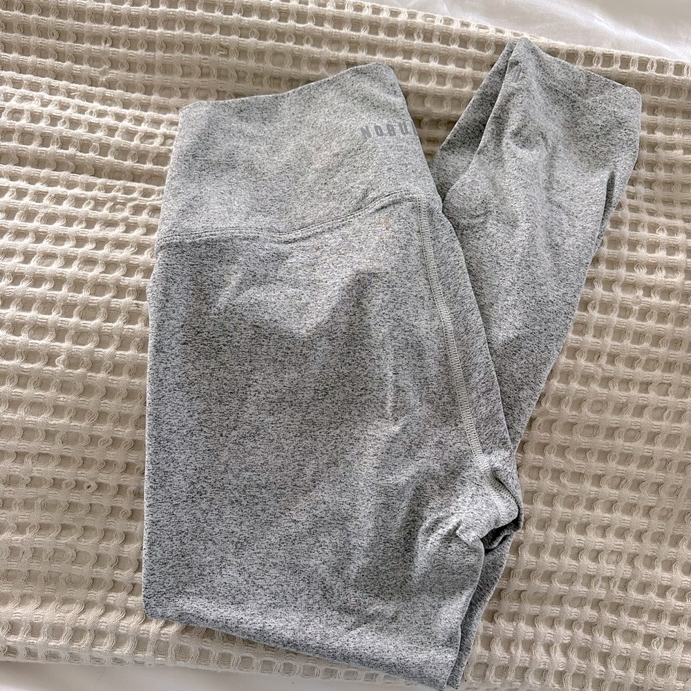 Nobull 7/8 high rise Heather gray tight size small